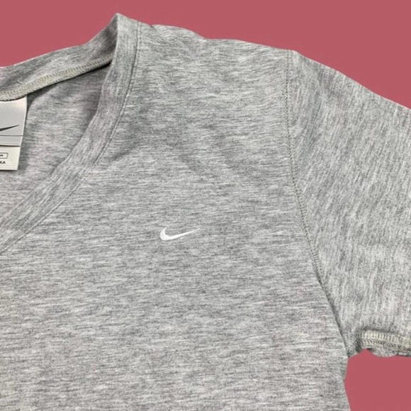 Y2k Nike silver tag t-shirt - Picture 2 of 3